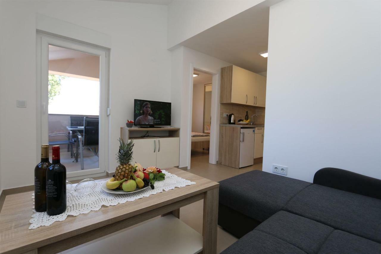 Apartments Maric-Hlapa Солине Экстерьер фото