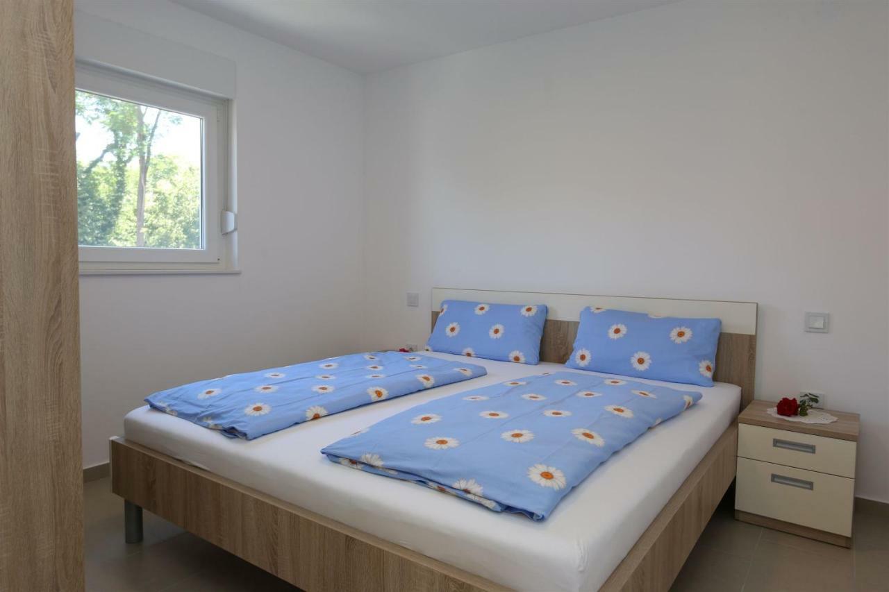 Apartments Maric-Hlapa Солине Экстерьер фото